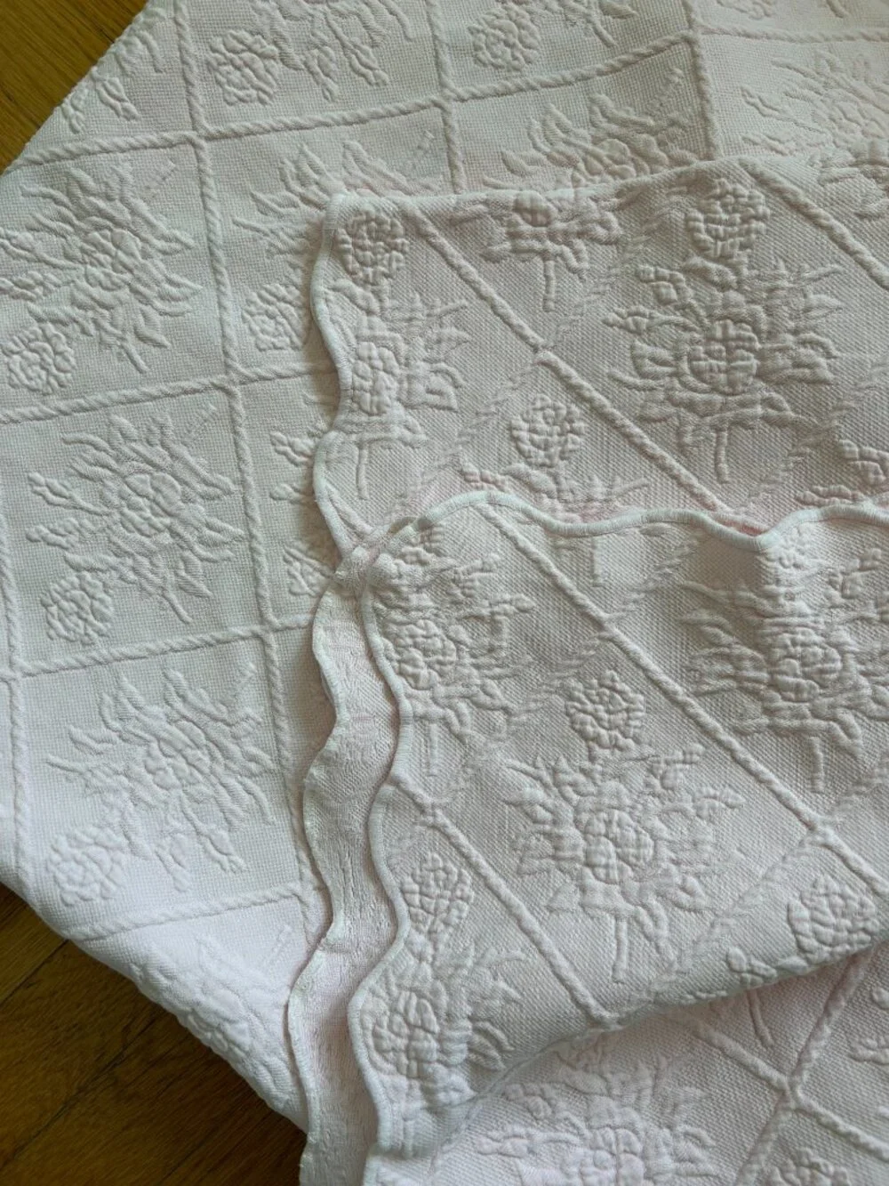 Twin Matelasse Pink Coverlet Bedspread